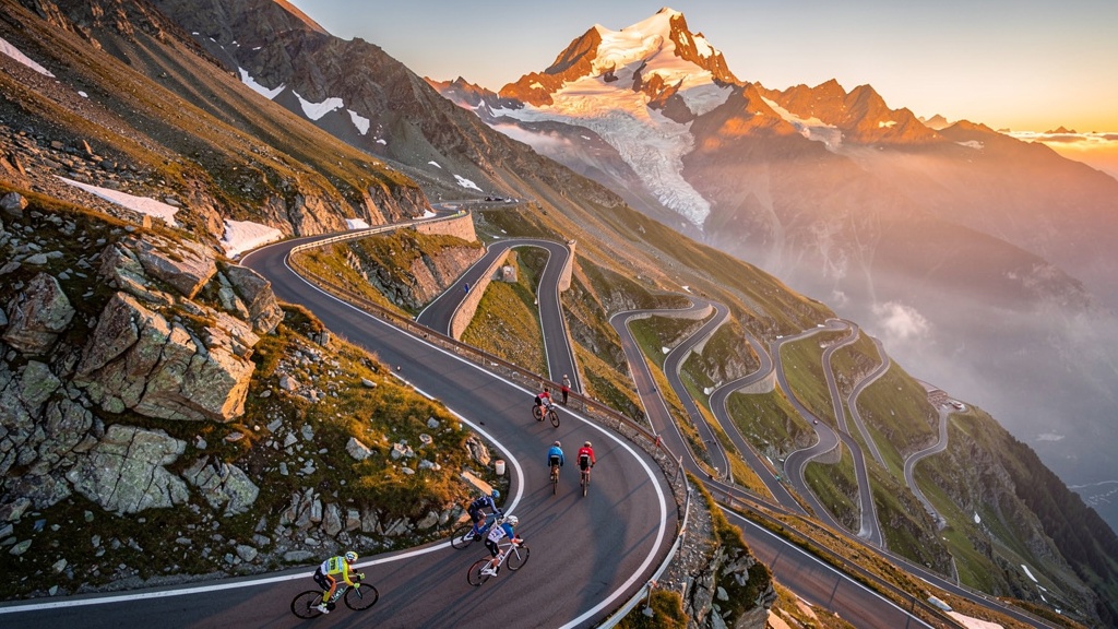 Passo dello Stelvio à vélo : le guide complet — 3 versants, 48 épingles, conseils pratiques